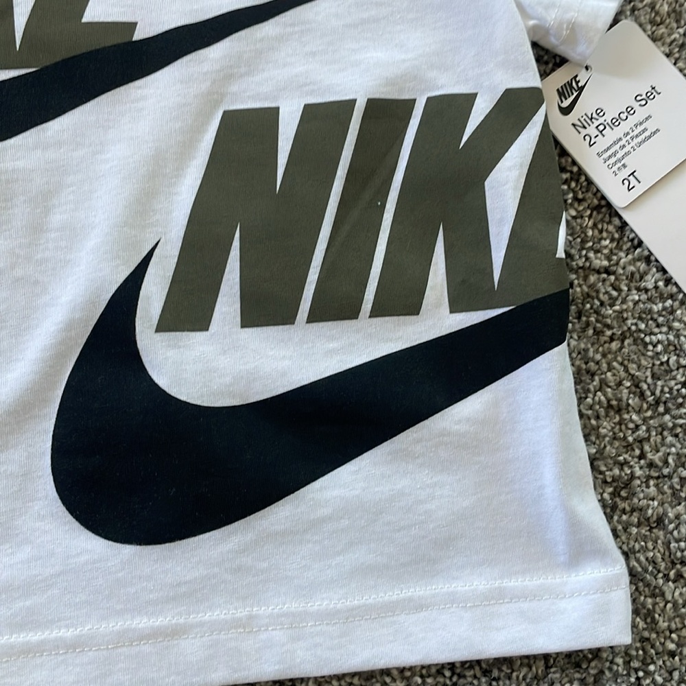 NEW! NIKE WHITE AND GREEN 2-PIECE T-SHIRT & SHORTS SET. SIZE 2T. BOYS. - Picture 6 of 8